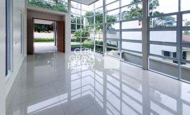 Luxury Residence with Expansive Terrace at Maria Luisa Park