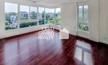 Luxury Residence with Expansive Terrace at Maria Luisa Park