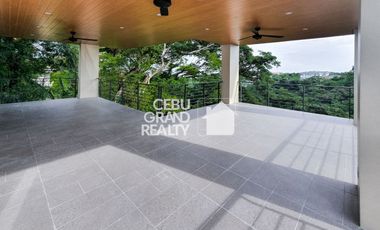 Luxury Residence with Expansive Terrace at Maria Luisa Park