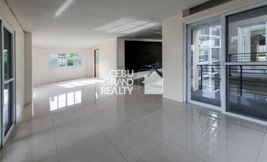 Luxury Residence with Expansive Terrace at Maria Luisa Park