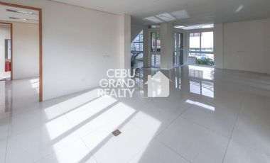 Luxury Residence with Expansive Terrace at Maria Luisa Park