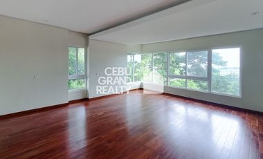 Luxury Residence with Expansive Terrace at Maria Luisa Park