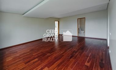 Luxury Residence with Expansive Terrace at Maria Luisa Park