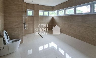 Luxury Residence with Expansive Terrace at Maria Luisa Park