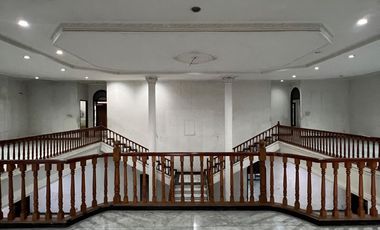 Rumah Raya Mojo Klanggru Rumah mewah lama, terawat, cocok untuk sekolah, tempat tinggal, klinik, dll