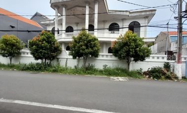 Rumah Raya Mojo Klanggru Rumah mewah lama, terawat, cocok untuk sekolah, tempat tinggal, klinik, dll