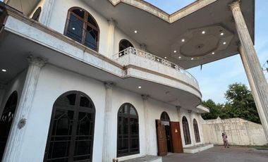 Rumah Raya Mojo Klanggru Rumah mewah lama, terawat, cocok untuk sekolah, tempat tinggal, klinik, dll