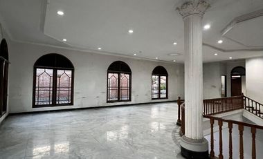 Rumah Raya Mojo Klanggru Rumah mewah lama, terawat, cocok untuk sekolah, tempat tinggal, klinik, dll