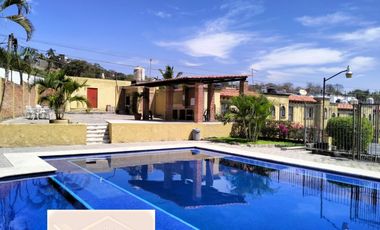 Casa en condominio con alberca y vigilancia cerca de Burgos