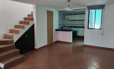 Casa en condominio con alberca y vigilancia cerca de Burgos
