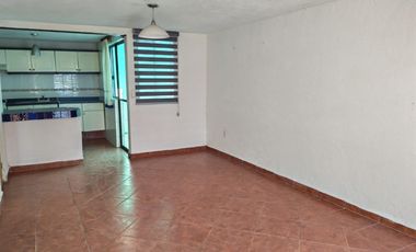 Casa en condominio con alberca y vigilancia cerca de Burgos