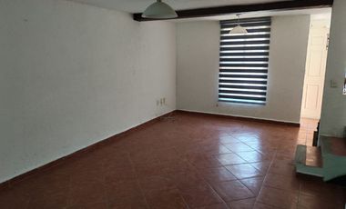 Casa en condominio con alberca y vigilancia cerca de Burgos