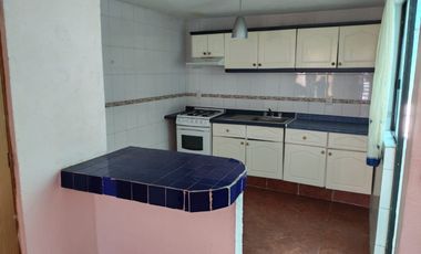 Casa en condominio con alberca y vigilancia cerca de Burgos