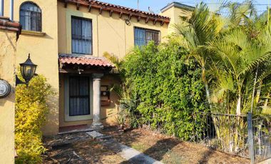 Casa en condominio con alberca y vigilancia cerca de Burgos