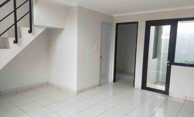 Disewakan  rumah  2 lantai (mezzanine) 2 kamar tidur kondisi masih baru di Srimaya Residences Bekasi