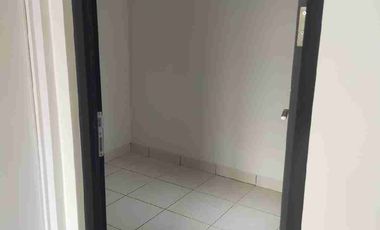 Disewakan  rumah  2 lantai (mezzanine) 2 kamar tidur kondisi masih baru di Srimaya Residences Bekasi