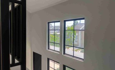 Disewakan  rumah  2 lantai (mezzanine) 2 kamar tidur kondisi masih baru di Srimaya Residences Bekasi