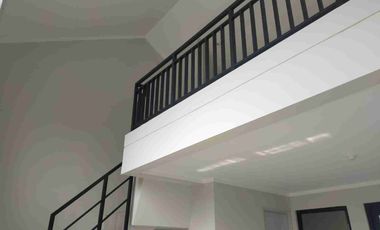Disewakan  rumah  2 lantai (mezzanine) 2 kamar tidur kondisi masih baru di Srimaya Residences Bekasi