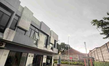 Di Jual / di sewakan ruko  bagus  2 lantai di Anggrek Loka BSD