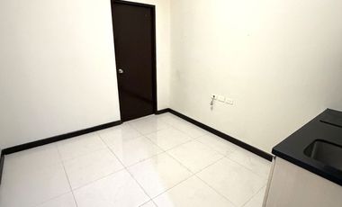 Admiral Baysuites East Wing Roxas Blvd.