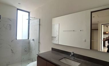 Penthouse de 3 recámaras, sin muebles, con paneles solares, dentro de periférico.