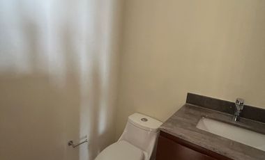 Penthouse de 3 recámaras, sin muebles, con paneles solares, dentro de periférico.