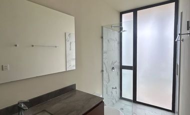 Penthouse de 3 recámaras, sin muebles, con paneles solares, dentro de periférico.