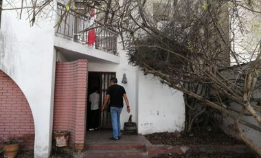 SE VENDE CASA COMO TERRENO – SANTIAGO DE SURCO