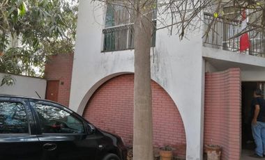 SE VENDE CASA COMO TERRENO – SANTIAGO DE SURCO