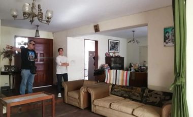 SE VENDE CASA COMO TERRENO – SANTIAGO DE SURCO