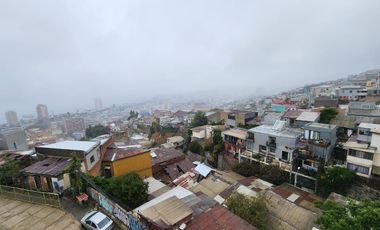 SE VENDE DEPARTAMENTO DUPLEX EN VALPARAÍSO, CERRO BELLAVISTA