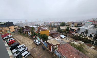 SE VENDE DEPARTAMENTO DUPLEX EN VALPARAÍSO, CERRO BELLAVISTA