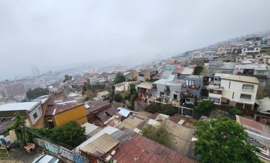 SE VENDE DEPARTAMENTO DUPLEX EN VALPARAÍSO, CERRO BELLAVISTA