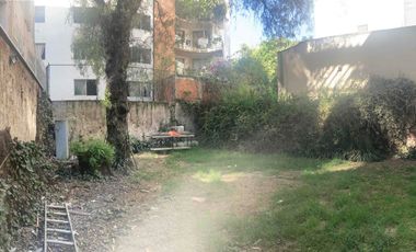 CASA (CON JARDÍN) PARA REMODELAR EN UNA EXCELENTE UBICACIÓN