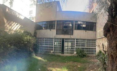 CASA (CON JARDÍN) PARA REMODELAR EN UNA EXCELENTE UBICACIÓN