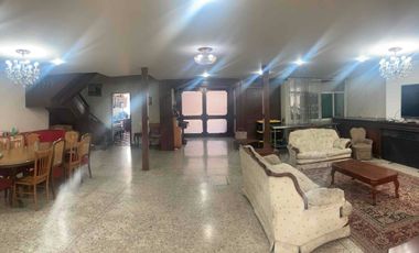 CASA (CON JARDÍN) PARA REMODELAR EN UNA EXCELENTE UBICACIÓN