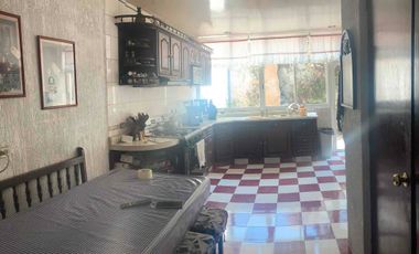 CASA (CON JARDÍN) PARA REMODELAR EN UNA EXCELENTE UBICACIÓN