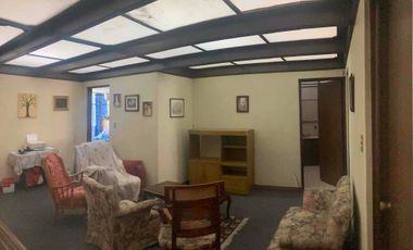 CASA (CON JARDÍN) PARA REMODELAR EN UNA EXCELENTE UBICACIÓN