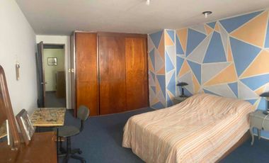 CASA (CON JARDÍN) PARA REMODELAR EN UNA EXCELENTE UBICACIÓN