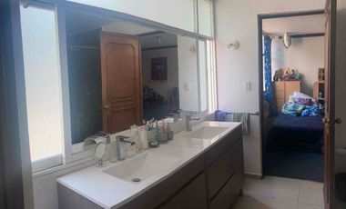 CASA (CON JARDÍN) PARA REMODELAR EN UNA EXCELENTE UBICACIÓN