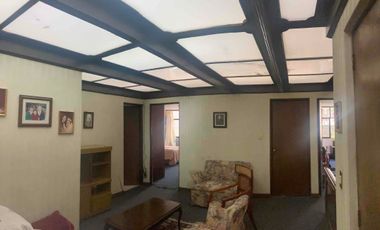 CASA (CON JARDÍN) PARA REMODELAR EN UNA EXCELENTE UBICACIÓN