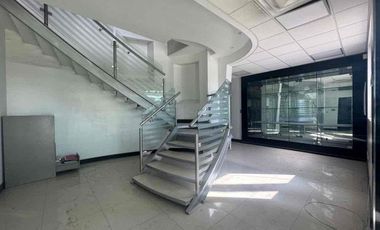 SE RENTA EDIFICIO COMERCIAL Maquinados o INDUSTRIAL