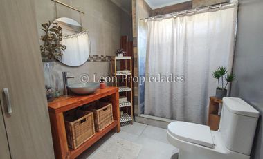 Leon Propiedades vende parcela con casa en zona comercial, sector El Ajial, Curacaví.