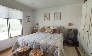 Leon Propiedades vende parcela con casa en zona comercial, sector El Ajial, Curacaví.