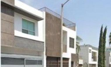 SE VENDE HERMOSA CASA EN MONTERREY OPORTUNIDAD DE INVERSIÓN
