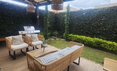 ¡La vida que soñaste en Cota te espera! 🌿🏡  ¿Buscas espacio, seguridad y confort para tu familia? Esta casa en Tarragona Club House lo tiene todo. C