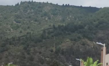 ¡La vida que soñaste en Cota te espera! 🌿🏡  ¿Buscas espacio, seguridad y confort para tu familia? Esta casa en Tarragona Club House lo tiene todo. C