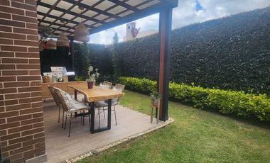 ¡La vida que soñaste en Cota te espera! 🌿🏡  ¿Buscas espacio, seguridad y confort para tu familia? Esta casa en Tarragona Club House lo tiene todo. C