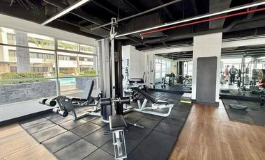 edificio comercial con negocio de gimnasio de venta en cuenca ecuador sector pista de bicicross