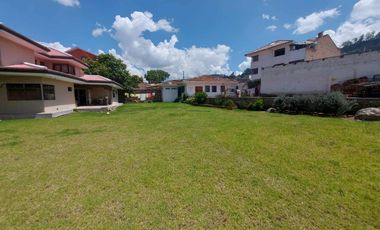 Terreno de venta en plena Ave. Primero de mayo Cuenca. a 300 metros de los 3 puentes. Ideal para edificio IPRUS 10 PISOS